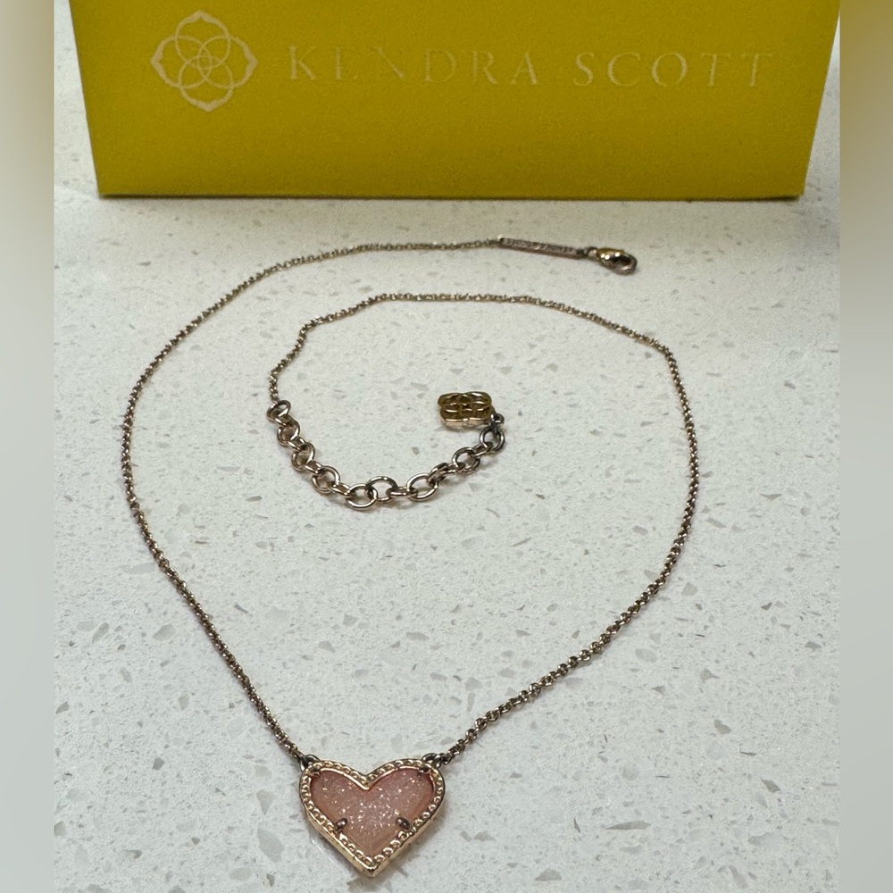 Kendra ScottAri heart necklace